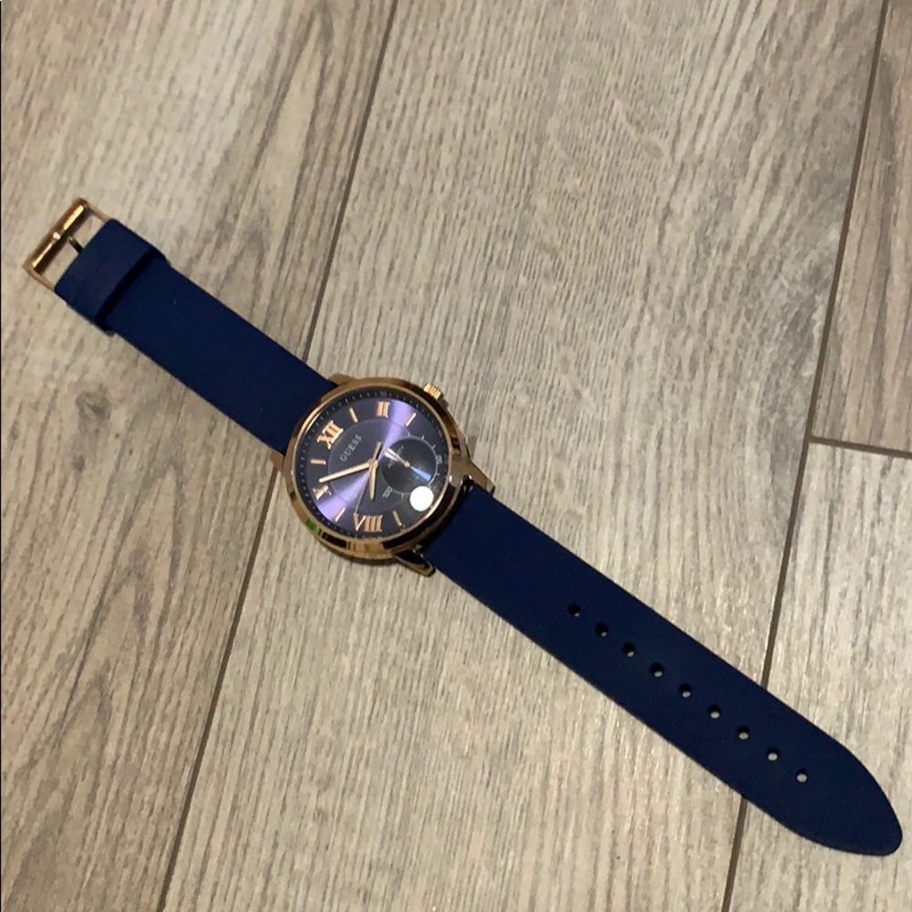 Men’s Guess — Analog Watch